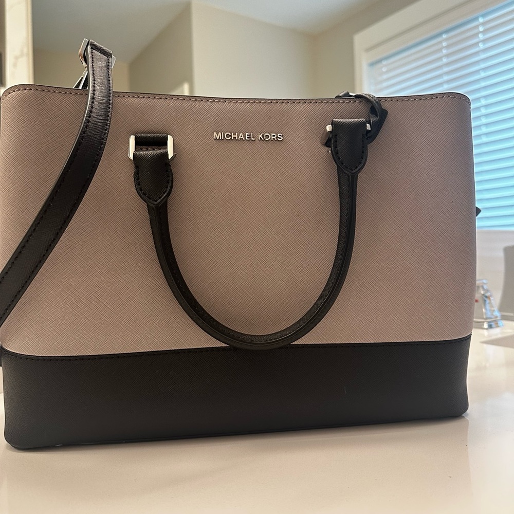 Micheal Kors purse
